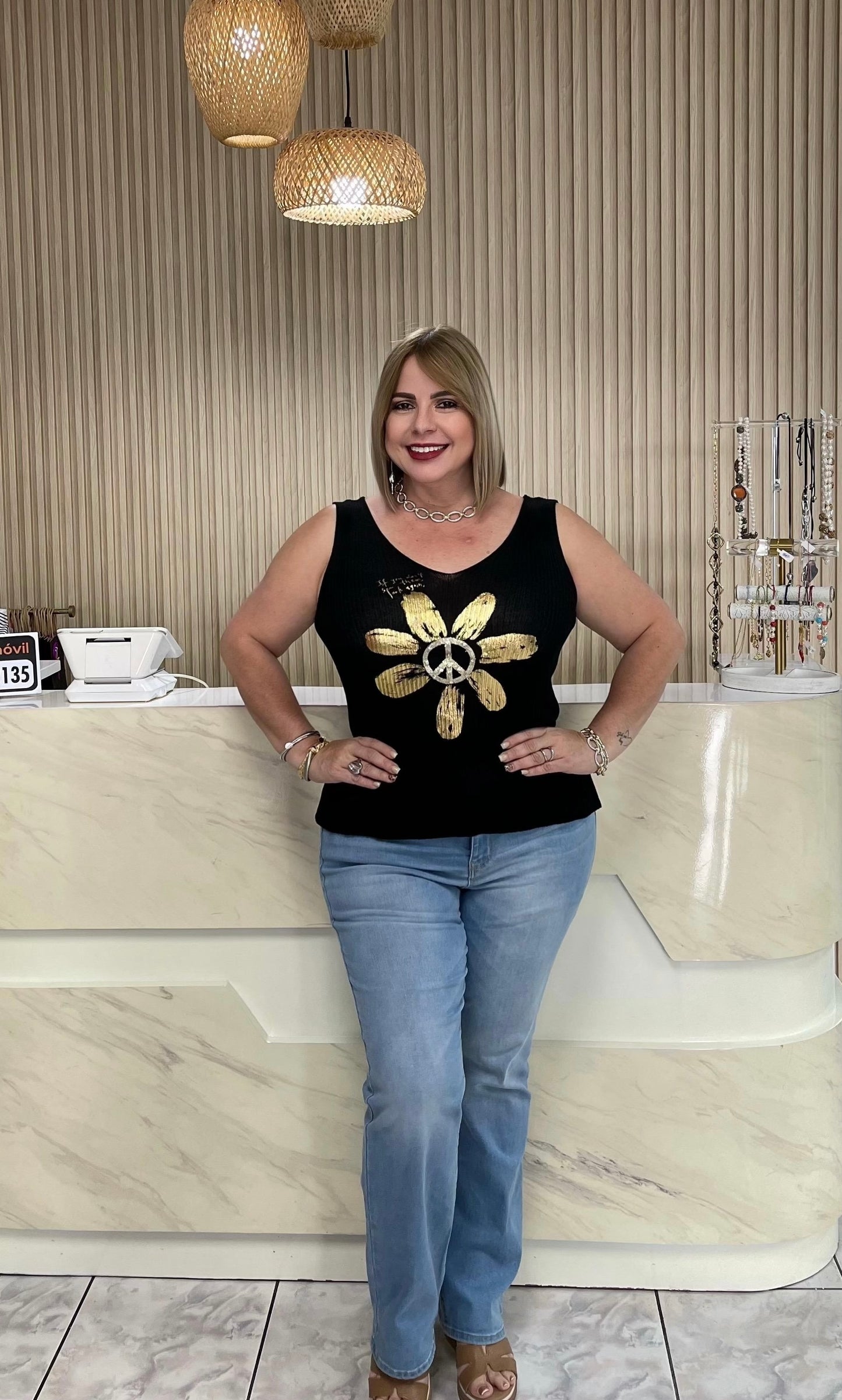 Italian plus top with out sleeves