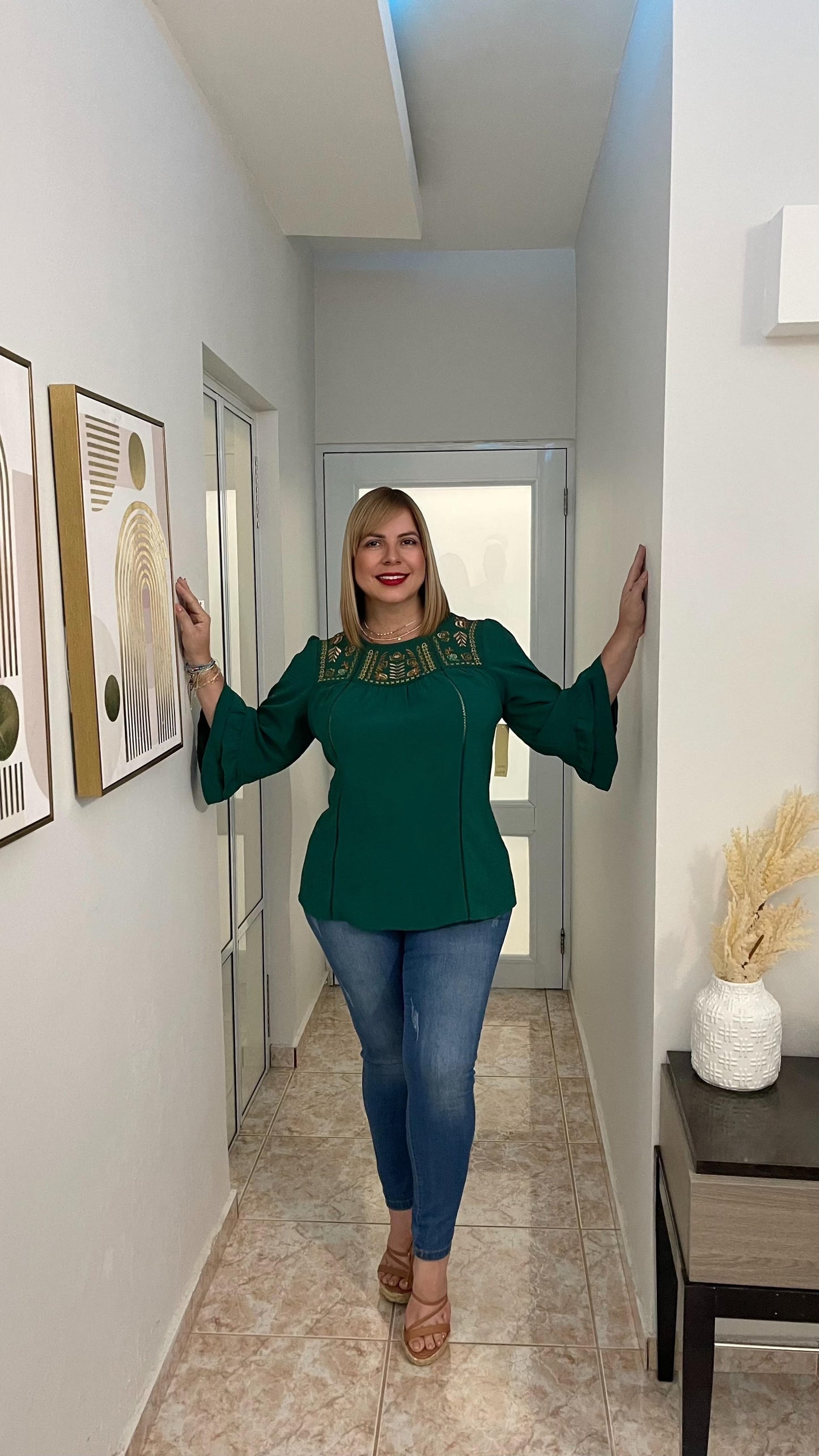 Hunter green top with sleeves