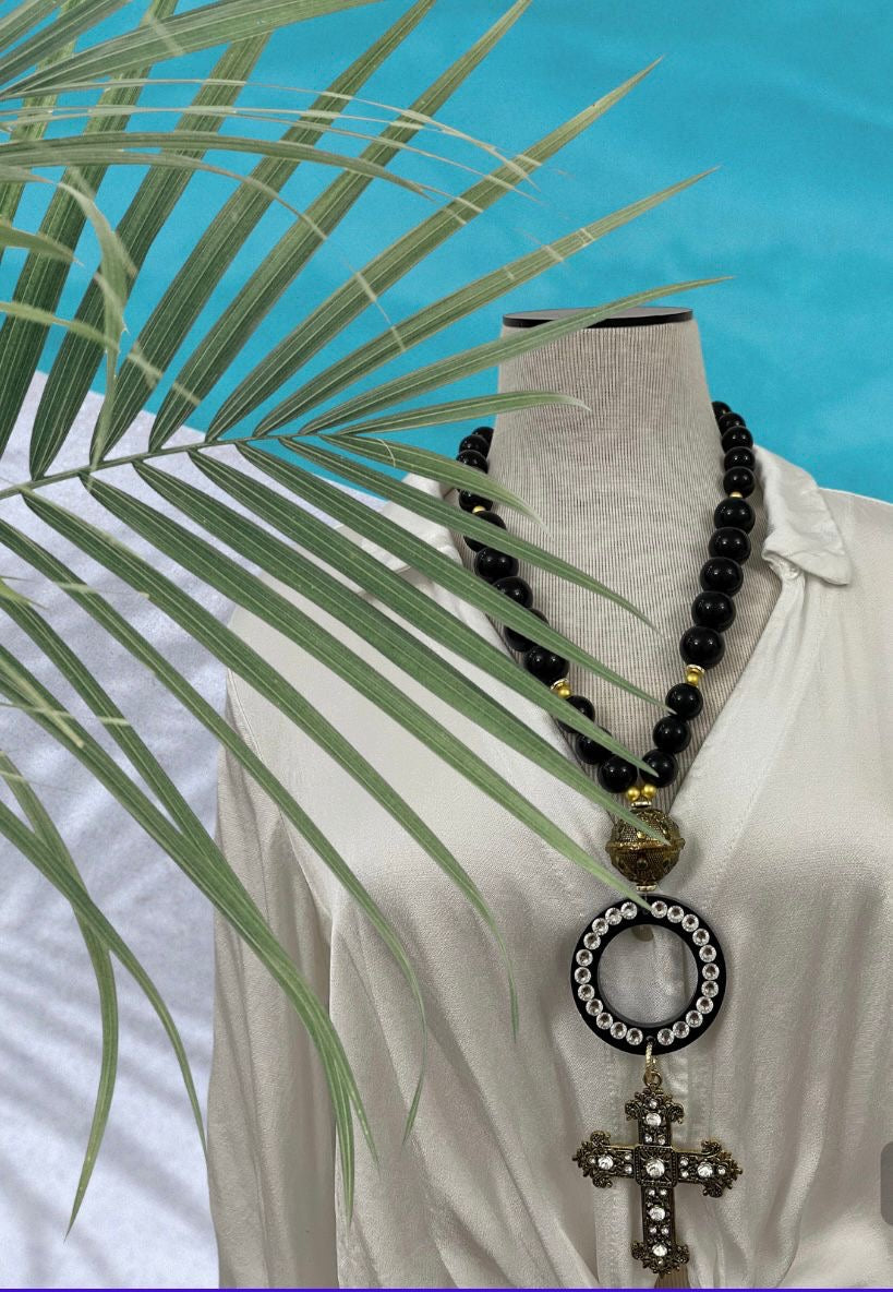 Plus black necklace and cross By: Teresita Rdgz Tañon