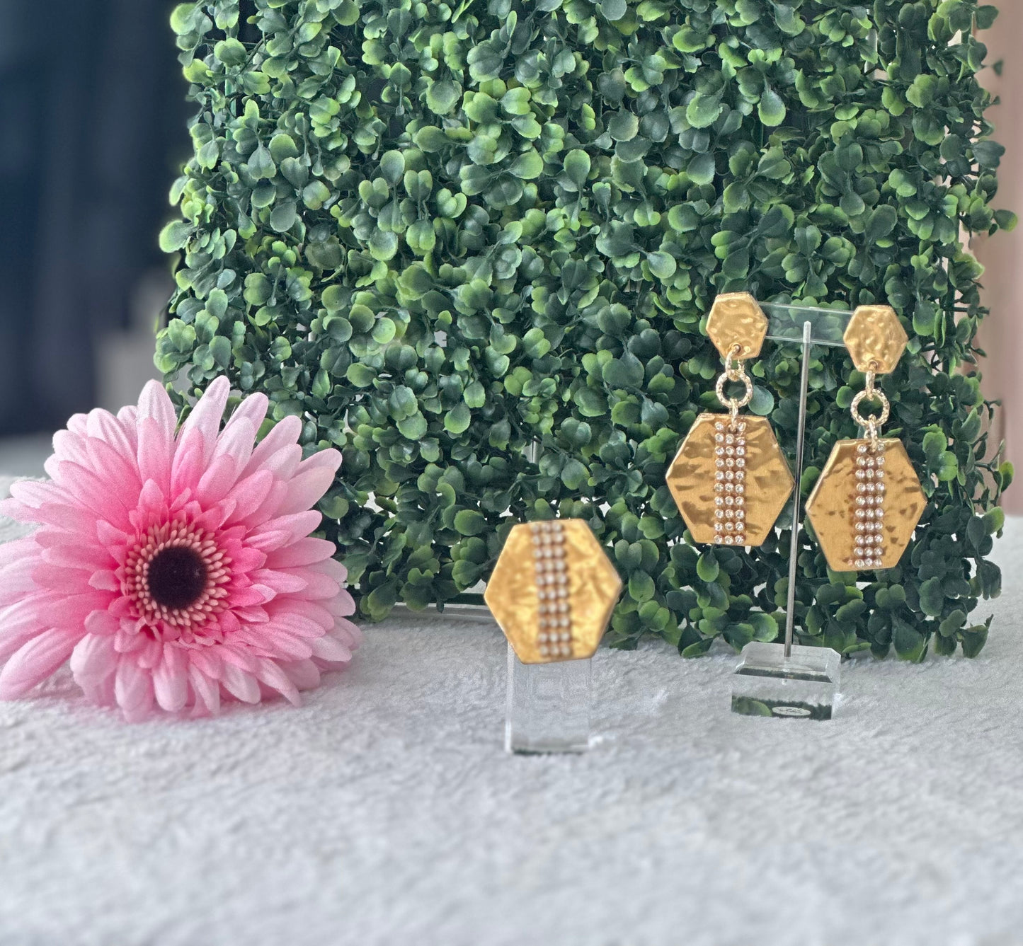 plus gold set by: Teresita Rdgz Tañon