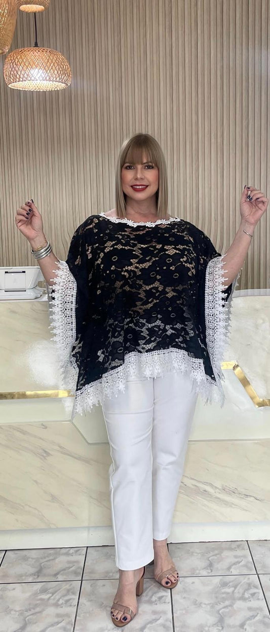 Plus Tunic black and white by Claudia Orozco