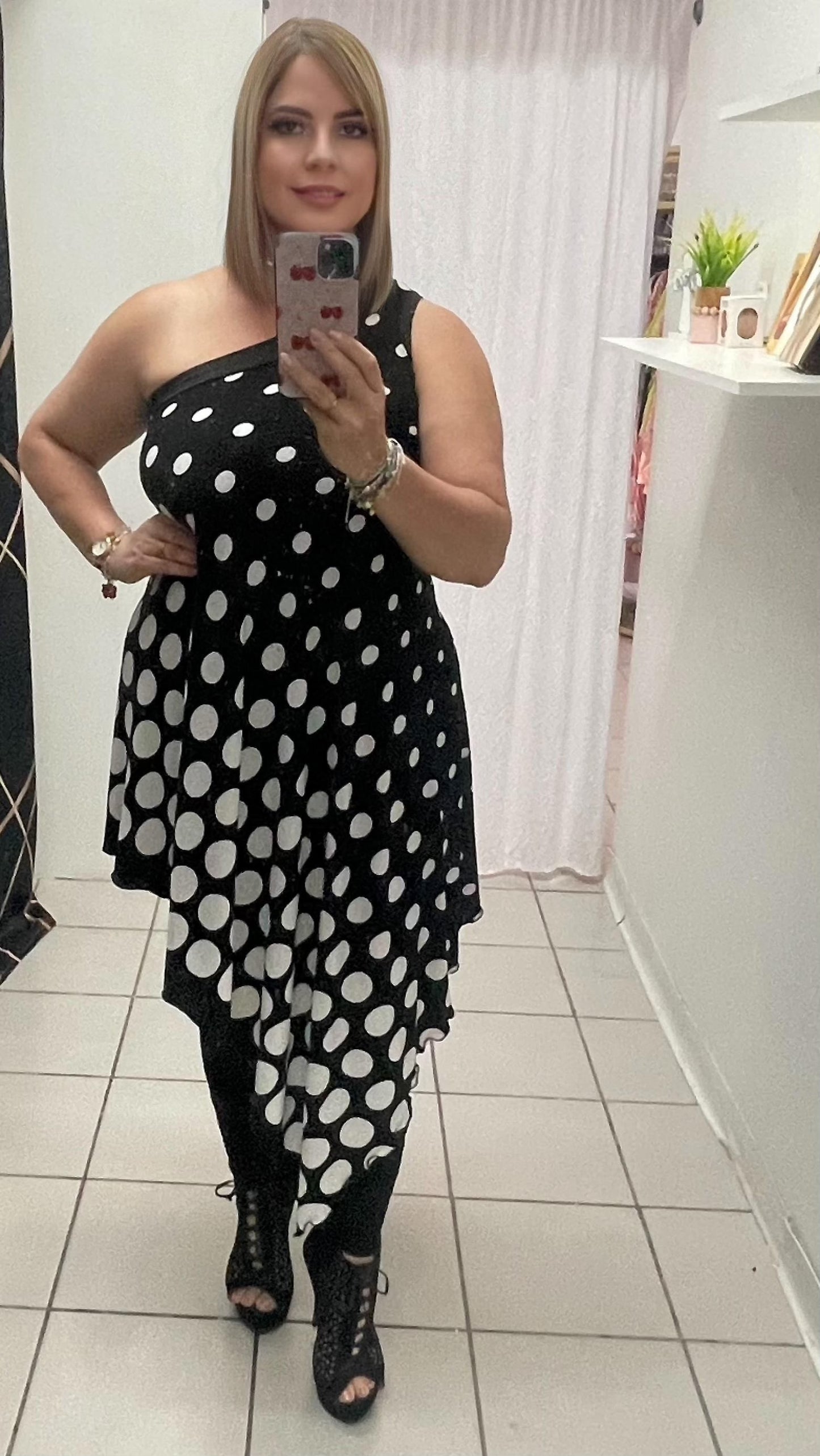 Asimetric polka dots top