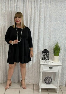 Plus Black short dress By: Claudia Orozco