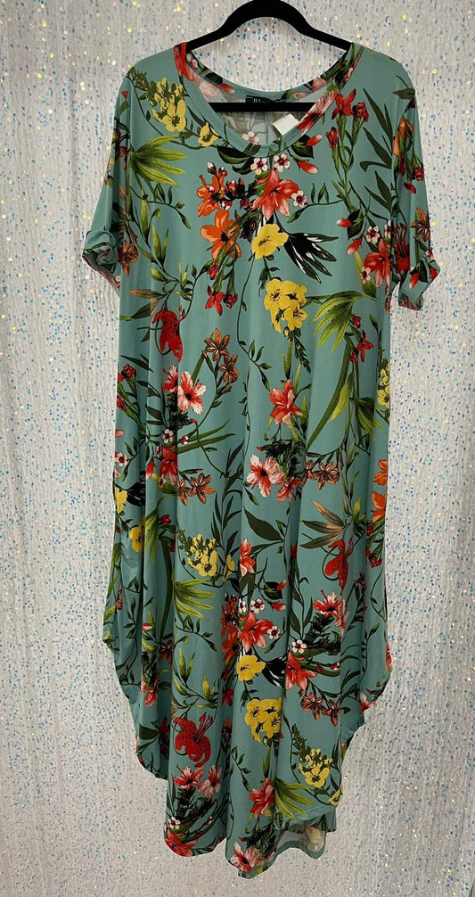 Plus long dress printed in flowers