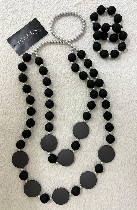 Plus Black and Silver Necklace Set